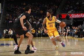 湖人新秀表现惊艳，全场观众掌声不断，主要能力就是一个方式情况这是.