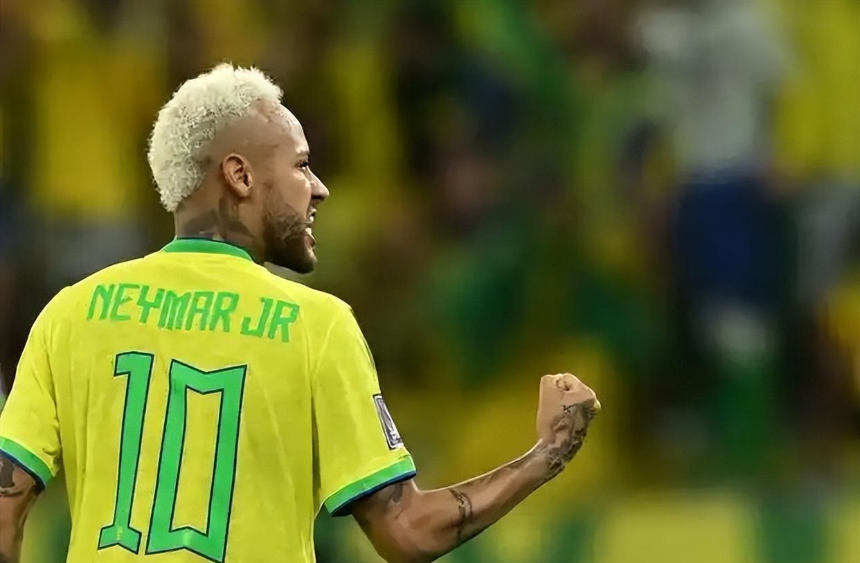 内马尔在拜仁比赛中大比分获胜，出色防守引发热议！引发球迷热议的简单介绍